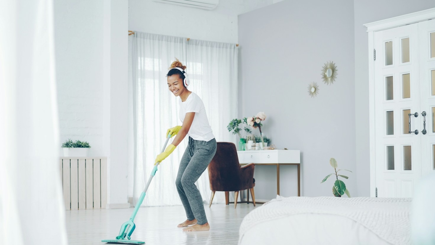 Standard vs. Deep Cleaning: Choosing the Right Service for Your Home
